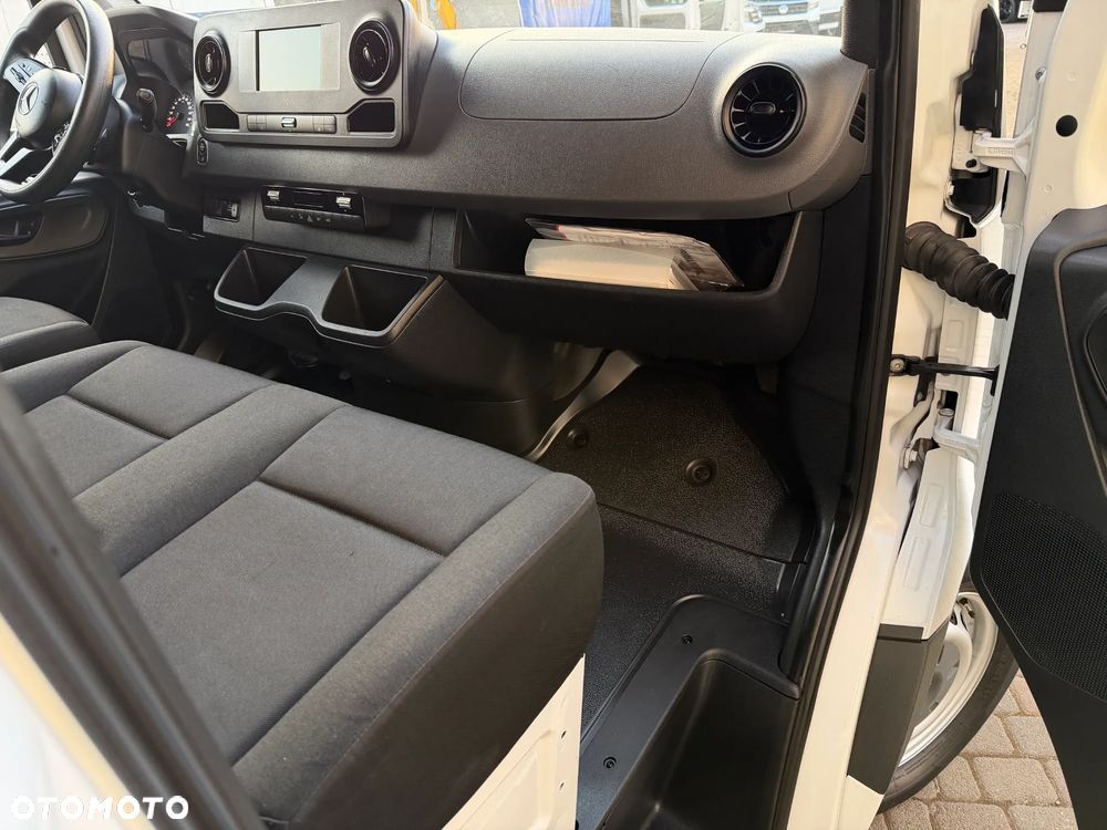 Mercedes-Benz Sprinter Izoterma Winda - 23