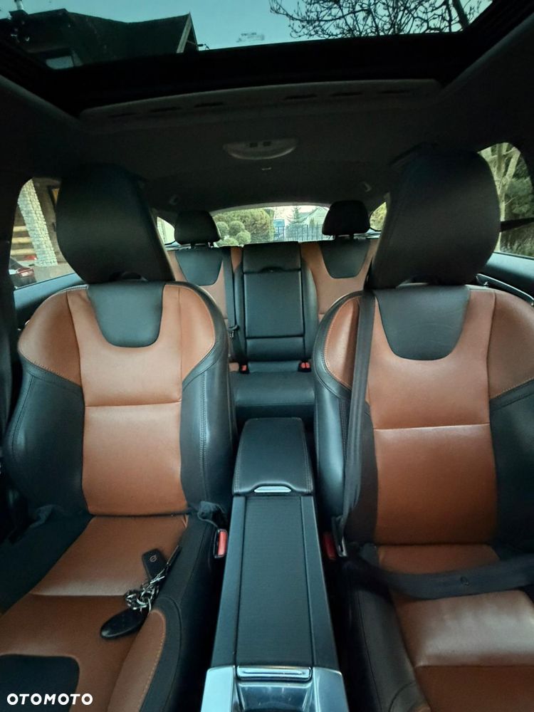 Volvo V60 Cross Country D4 AWD Geartronic Pro - 12