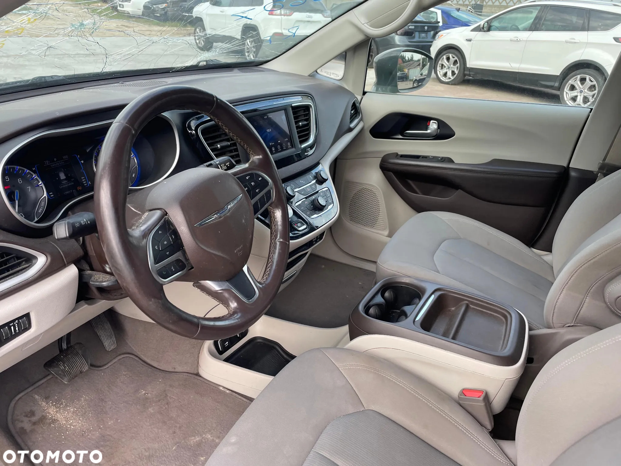 Chrysler Pacifica - 12