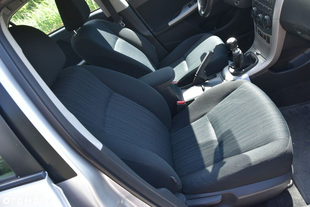Toyota Corolla - 16
