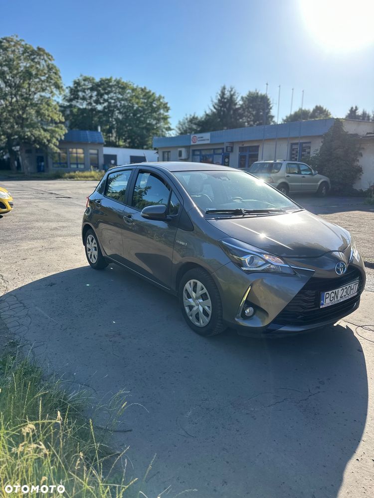 Toyota Yaris Hybrid 100 Dynamic - 3