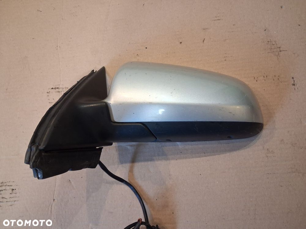 Lusterko AUDI A4 B7 lewe 010681 5 pin  OE srebrne - 2