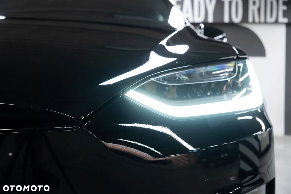 Tesla Model X - 13