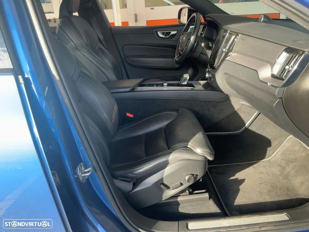 Volvo XC 60 2.0 B5 R-Design AWD - 6