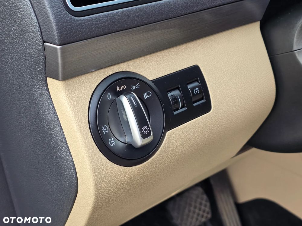 Volkswagen Touran 1.6 TDI DPF Highline DSG - 29