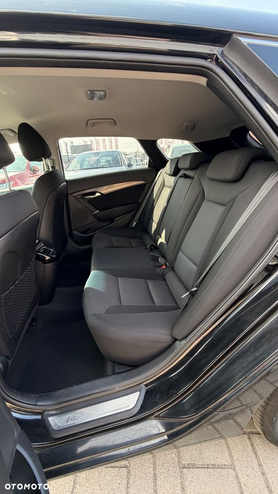 Hyundai i40 Kombi blue 1.7 CRDi DCT Premium - 13