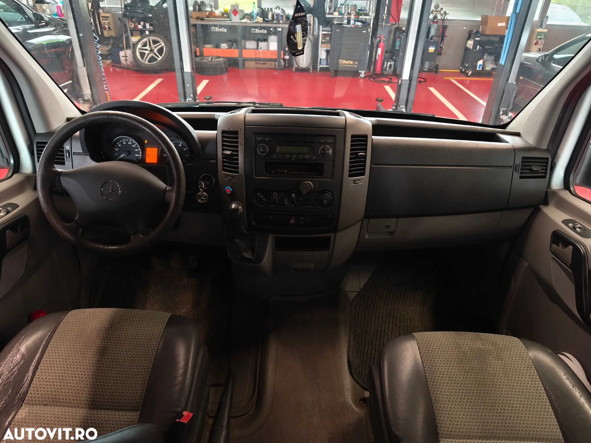 Mercedes-Benz Sprinter - 13