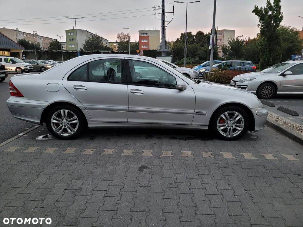 Mercedes-Benz Klasa C 200 T CDI Classic - 9