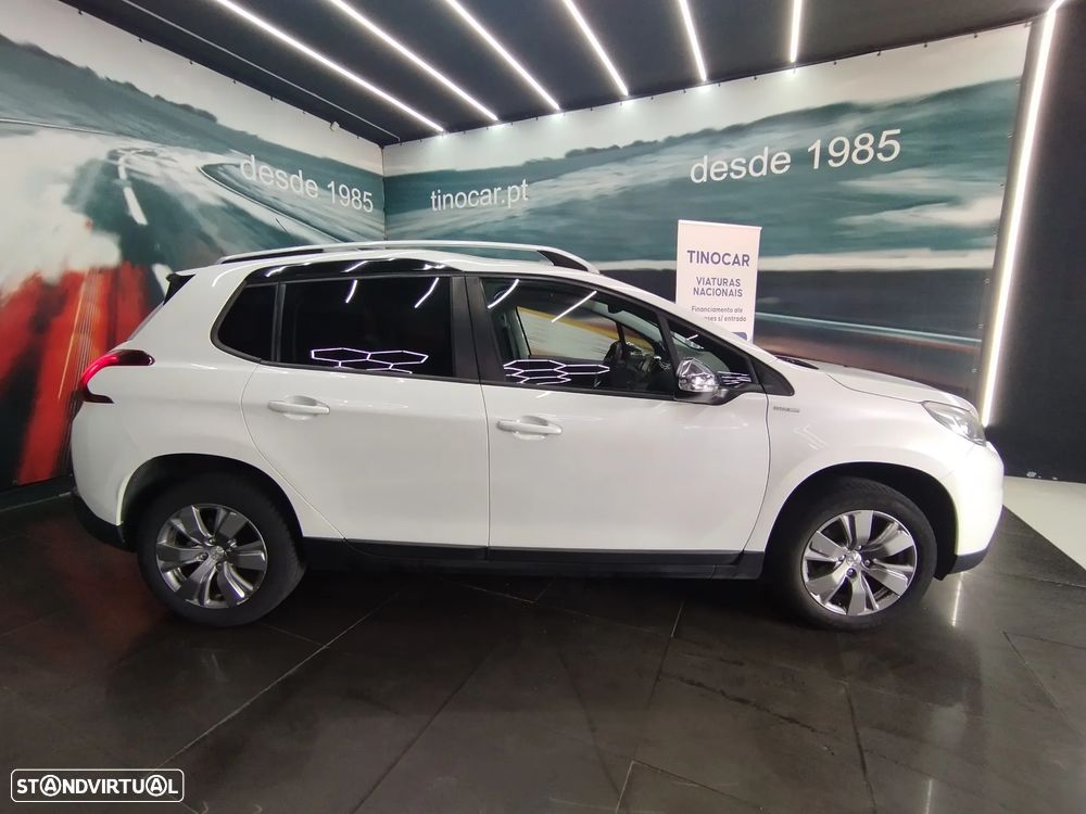 Peugeot 2008 1.2 PureTech Style - 4