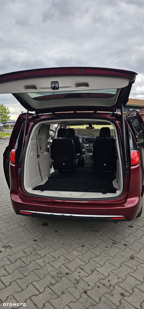 Chrysler Pacifica - 30