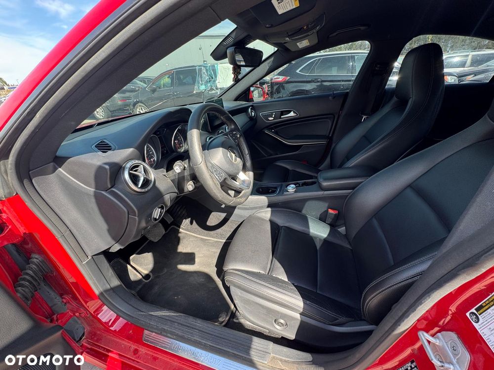 Mercedes-Benz CLA 250 7G-DCT - 12