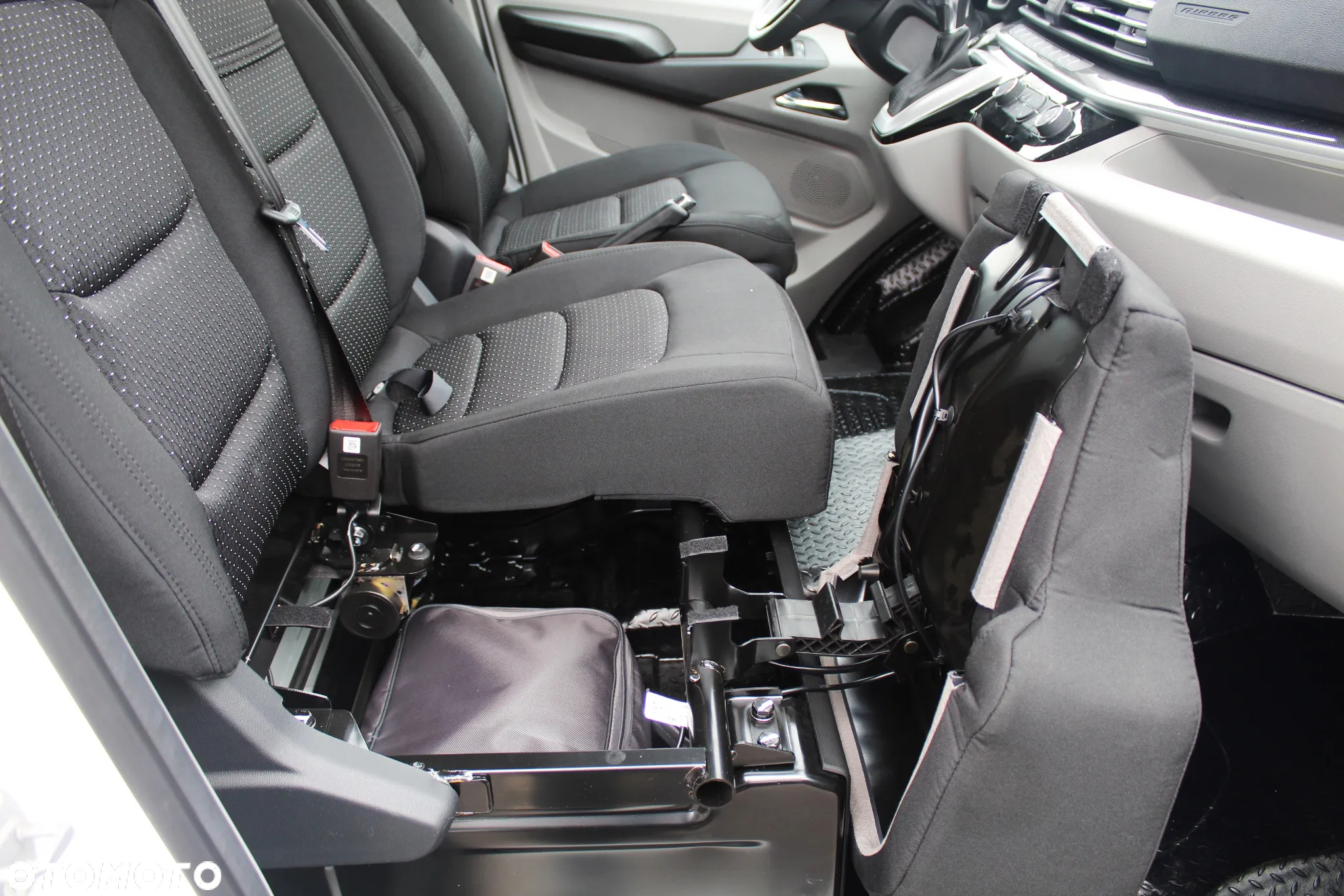 Maxus E-DELIVER 9 - 37