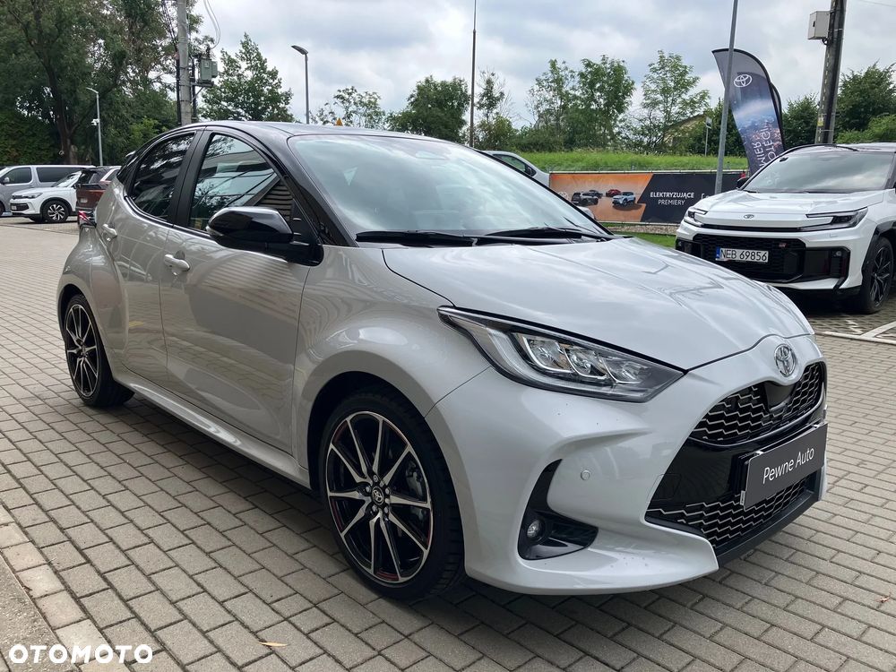 Toyota Yaris Hybrid 1.5 GR Sport - 12
