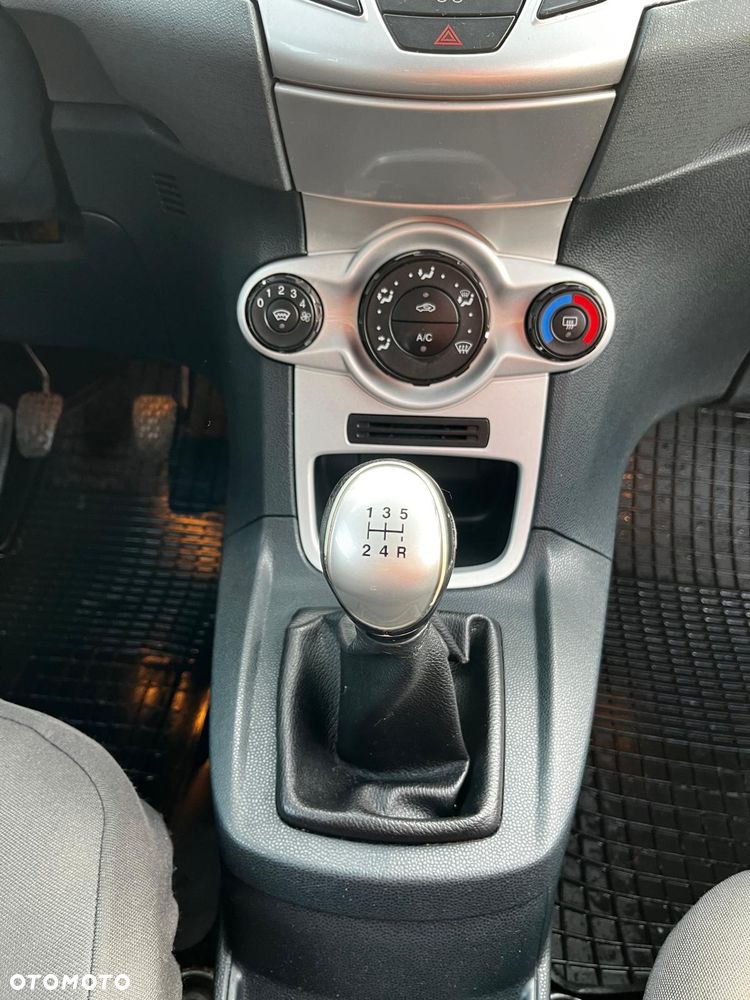 Ford Fiesta 1.4 Ghia - 27
