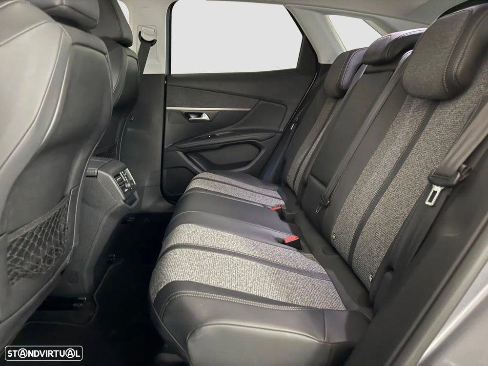 Peugeot 3008 1.2 PureTech Allure EAT8 - 8