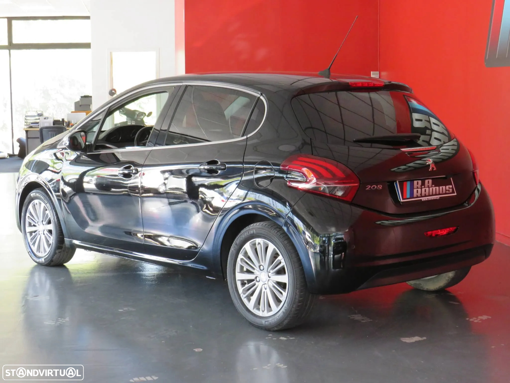 Peugeot 208 1.2 PureTech Allure - 8