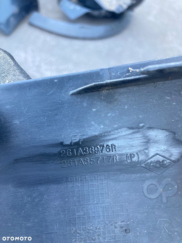 RENAULT Megane IV 4 lewa chrom kratka ZDERZAKA  przedniego KRATKA halogenu W ZDERZAK  przedni  zaślepka na halogen lewy otwór na PDC - 3