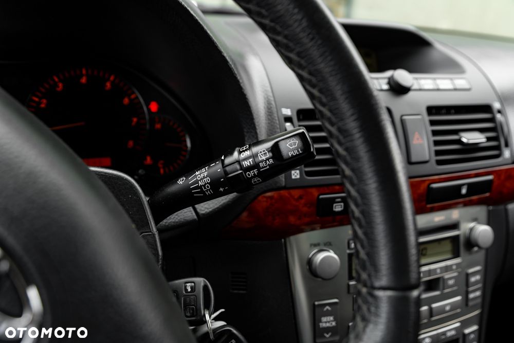 Toyota Avensis 1.8 VVT-i Executive - 33