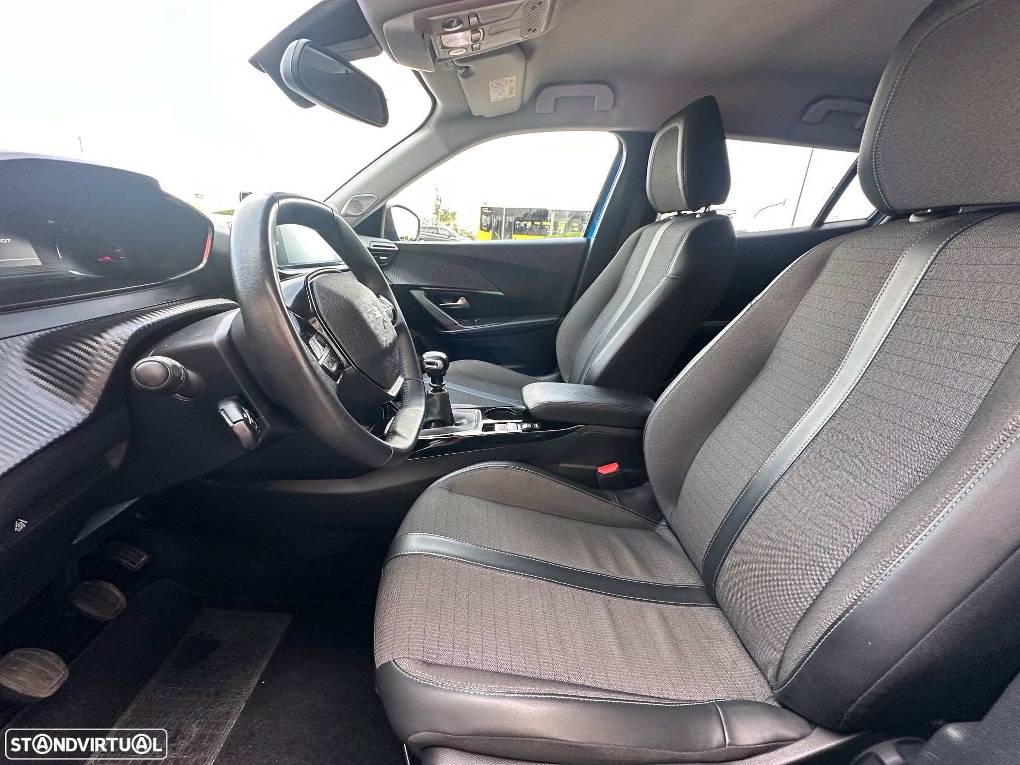 Peugeot 2008 1.2 PureTech Allure Pack - 24