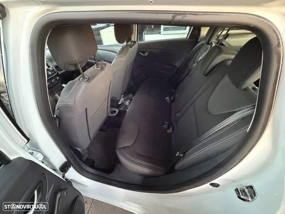 Renault Clio Sport Tourer Energy dCi 90 Start & Stop Experience - 10