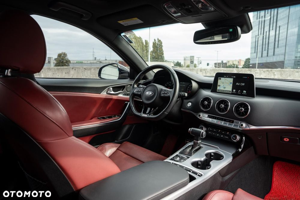 Kia Stinger - 12