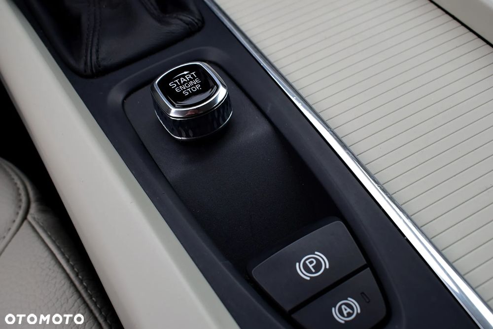 Volvo XC 60 D4 AWD Momentum - 18