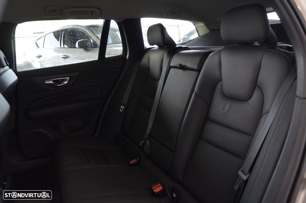 Volvo V60 2.0 T6 AWD TE Plus Dark - 15
