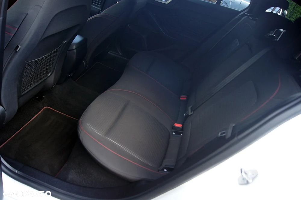 Ford Focus Turnier 1.5 EcoBlue Start-Stopp-System ST-LINE DESIGN - 37