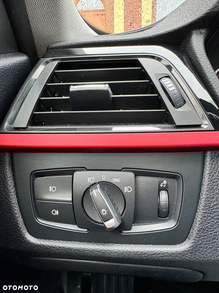 BMW Seria 3 318d DPF Touring Edition Sport - 20