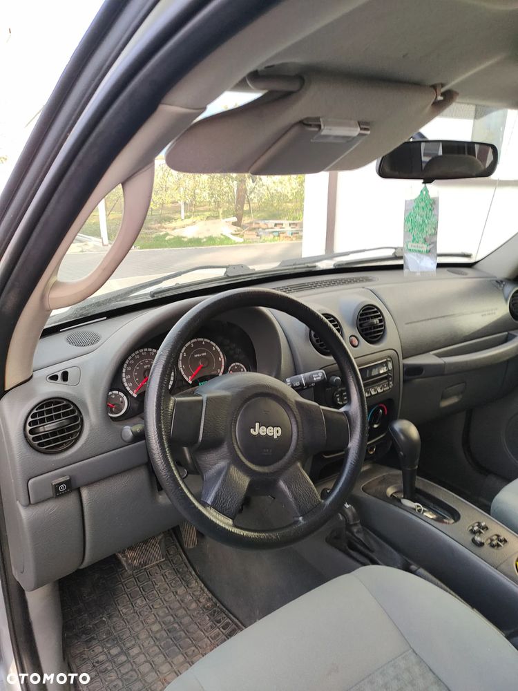 Jeep Liberty - 14
