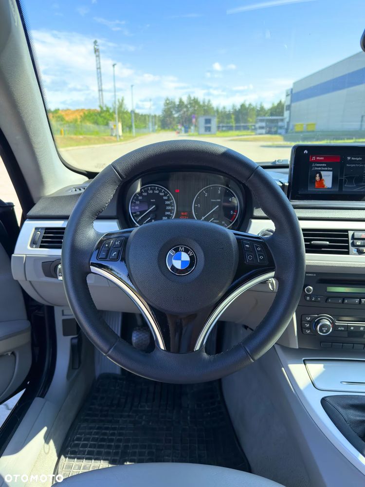 BMW Seria 3 320d - 33