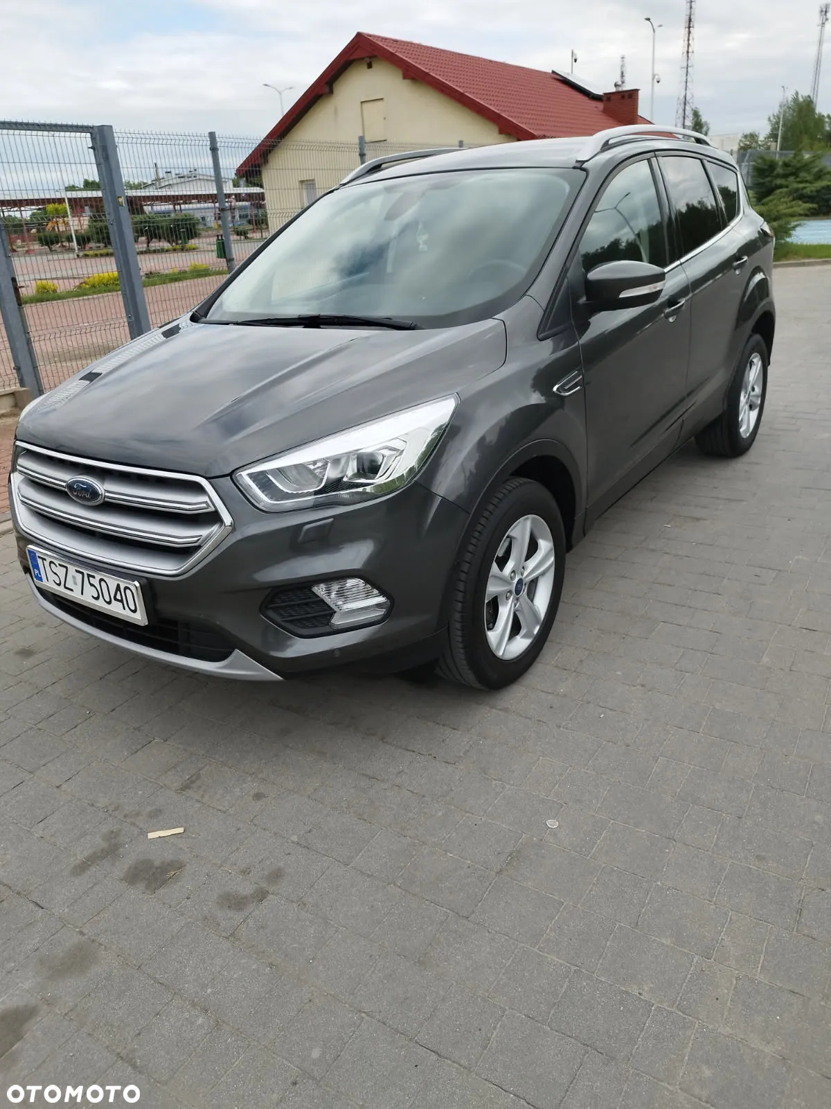Ford Kuga 1.5 EcoBoost 2x4 Titanium - 2