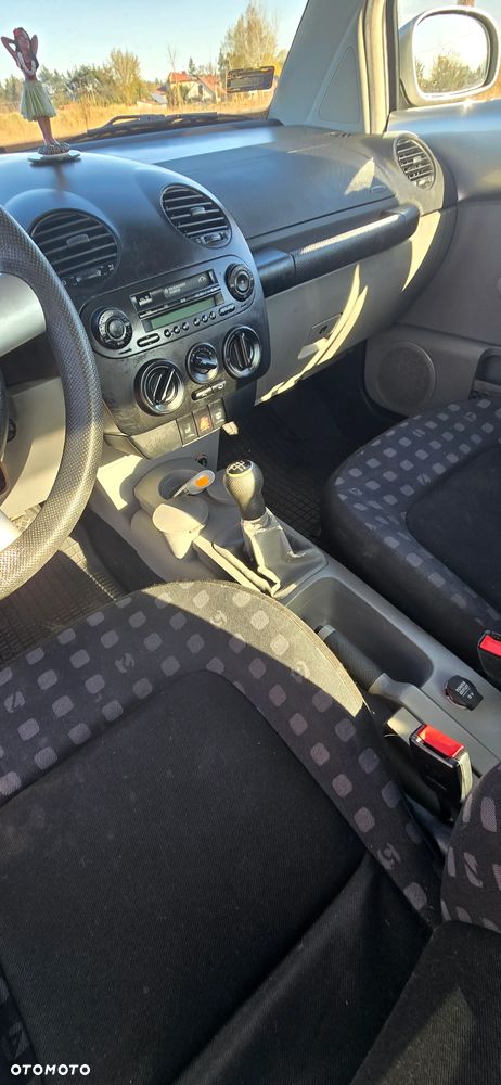 Volkswagen New Beetle - 14