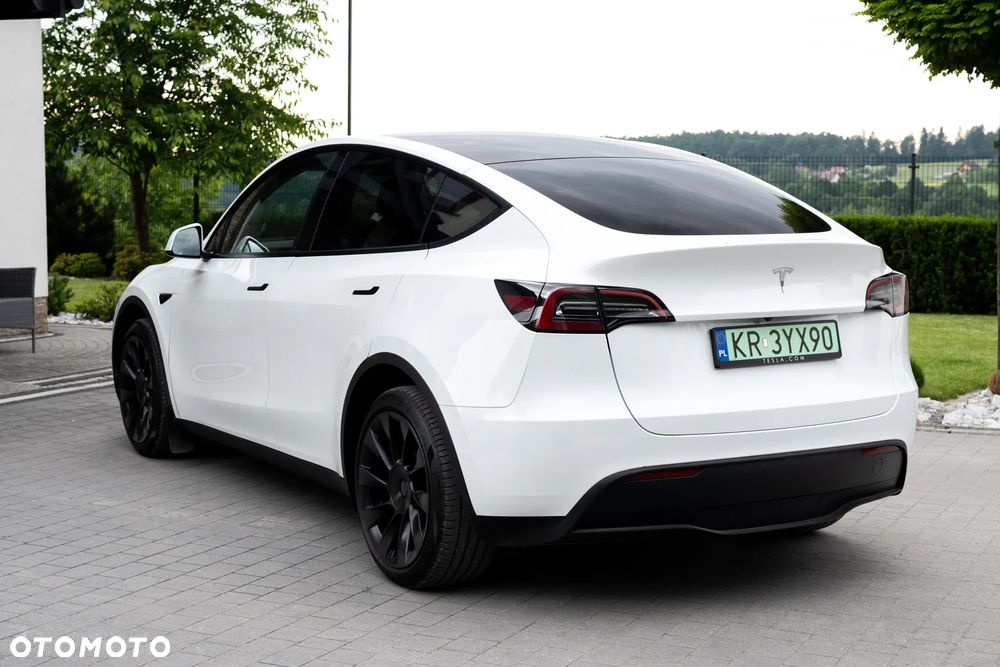 Tesla Model Y - 4