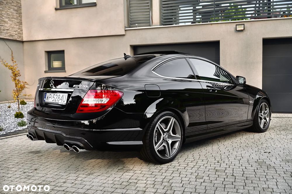 Mercedes-Benz Klasa C 63 AMG - 16