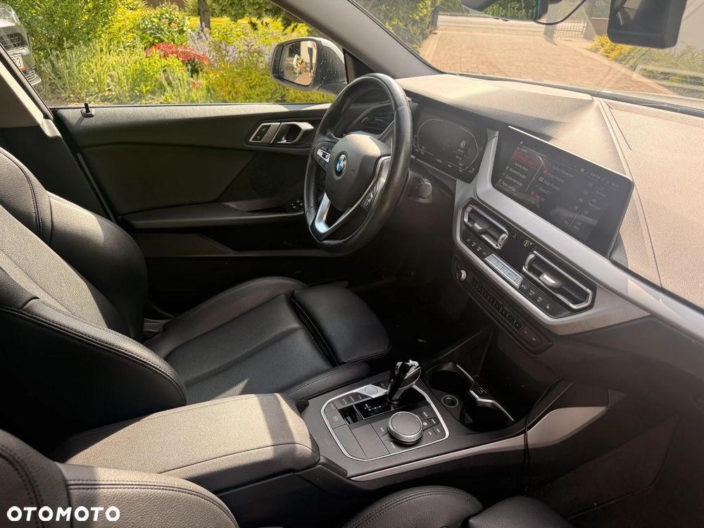 BMW Seria 2 218i - 11