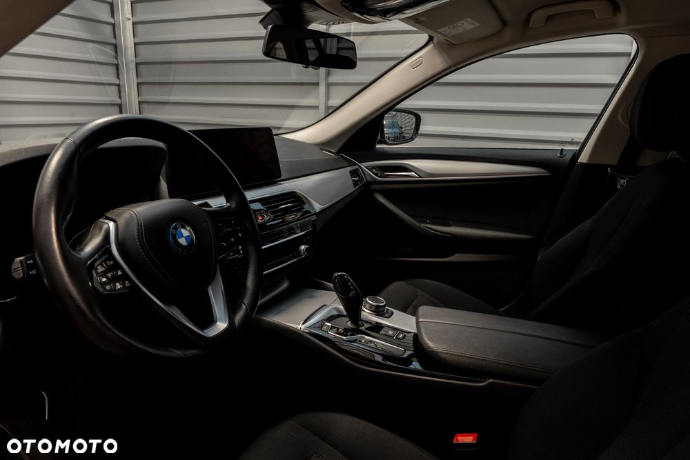 BMW Seria 5 520i mHEV Business Edition - 28