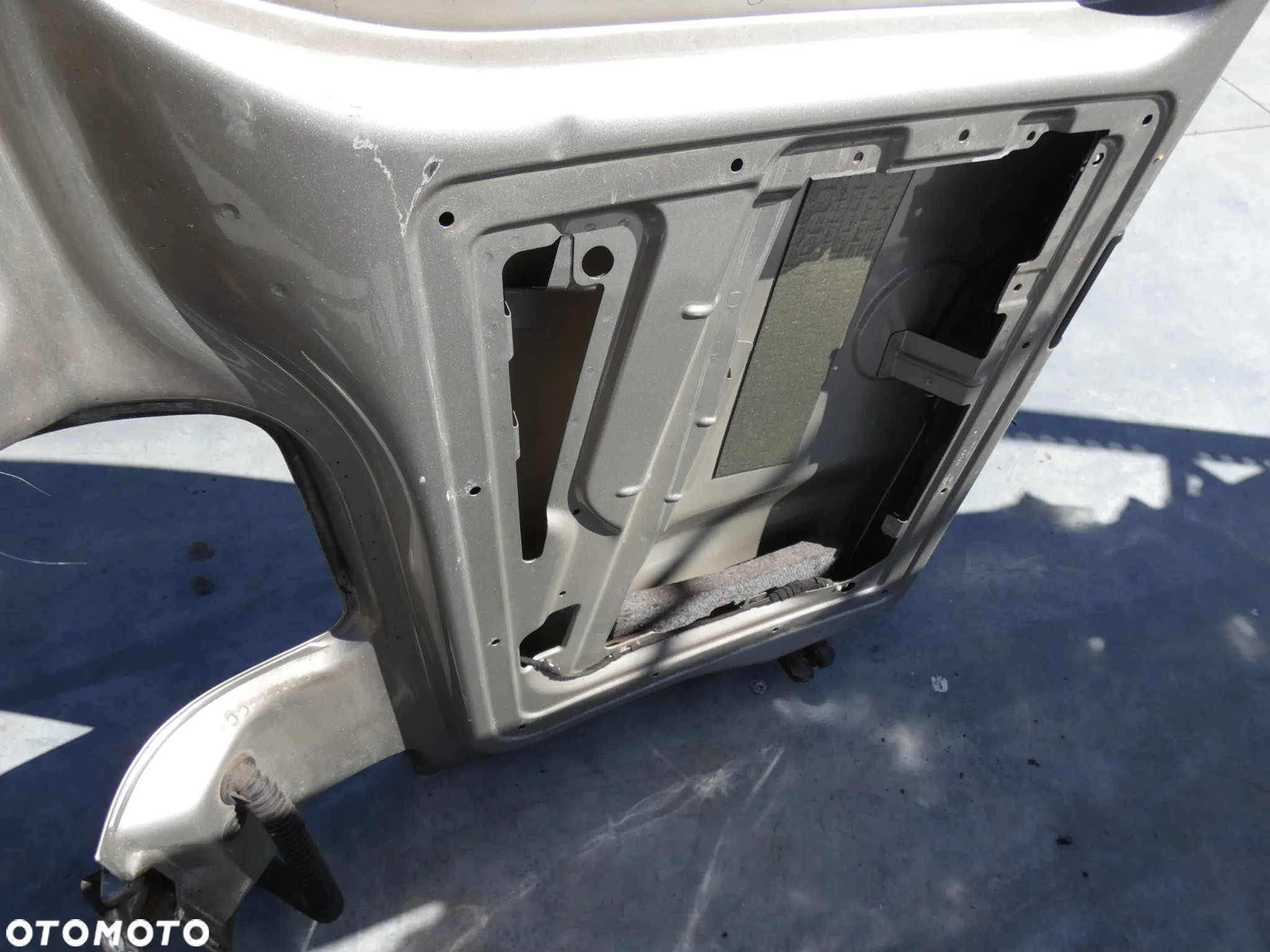 VW T5 TRANSPORTER DRZWI SKRZYDŁOWE PRAWE TYŁ TYLNE BAGAŻNIKA LD1W GORLICE AC25 - 28