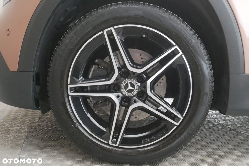 Mercedes-Benz GLB - 14