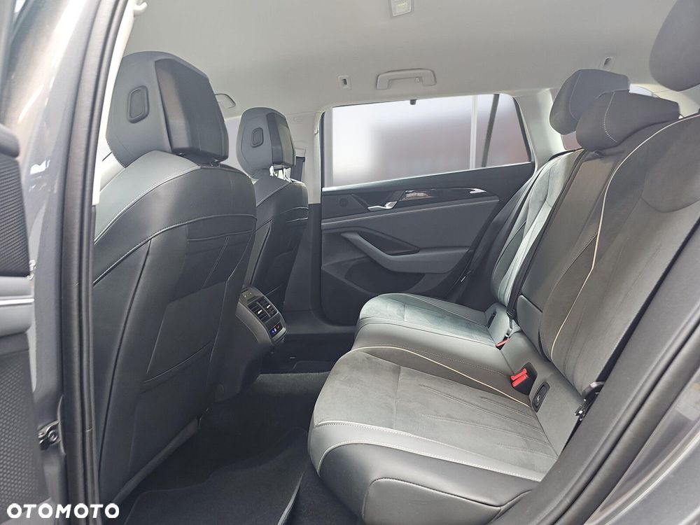 Volkswagen Passat - 10