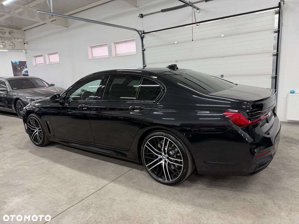 BMW Seria 7 745e sport - 12