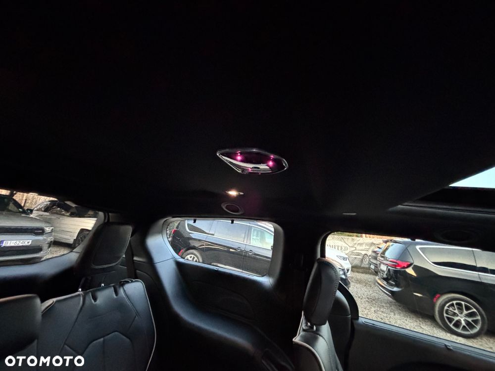 Chrysler Pacifica - 27