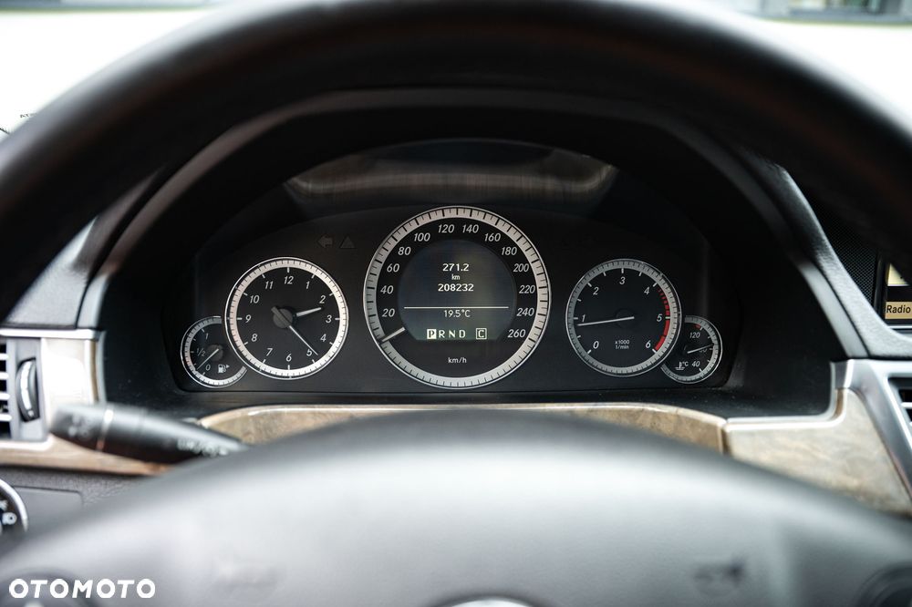 Mercedes-Benz Klasa E 220 CDI DPF BlueEFFICIENCY Automatik Elegance - 18