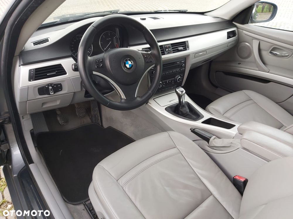 BMW Seria 3 320d DPF Efficient Dynamics Edition - 11