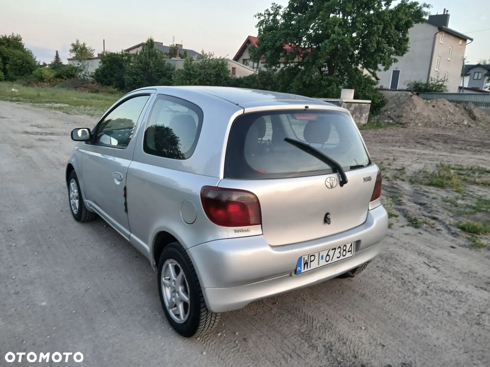 Toyota Yaris - 4