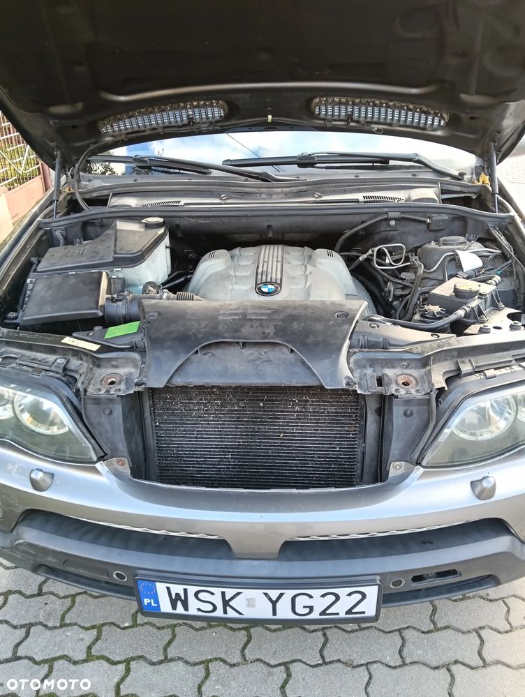 BMW X5 4.4 i - 13