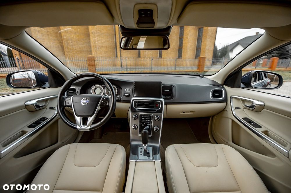 Volvo V60 T6 AWD Geartronic Momentum - 34