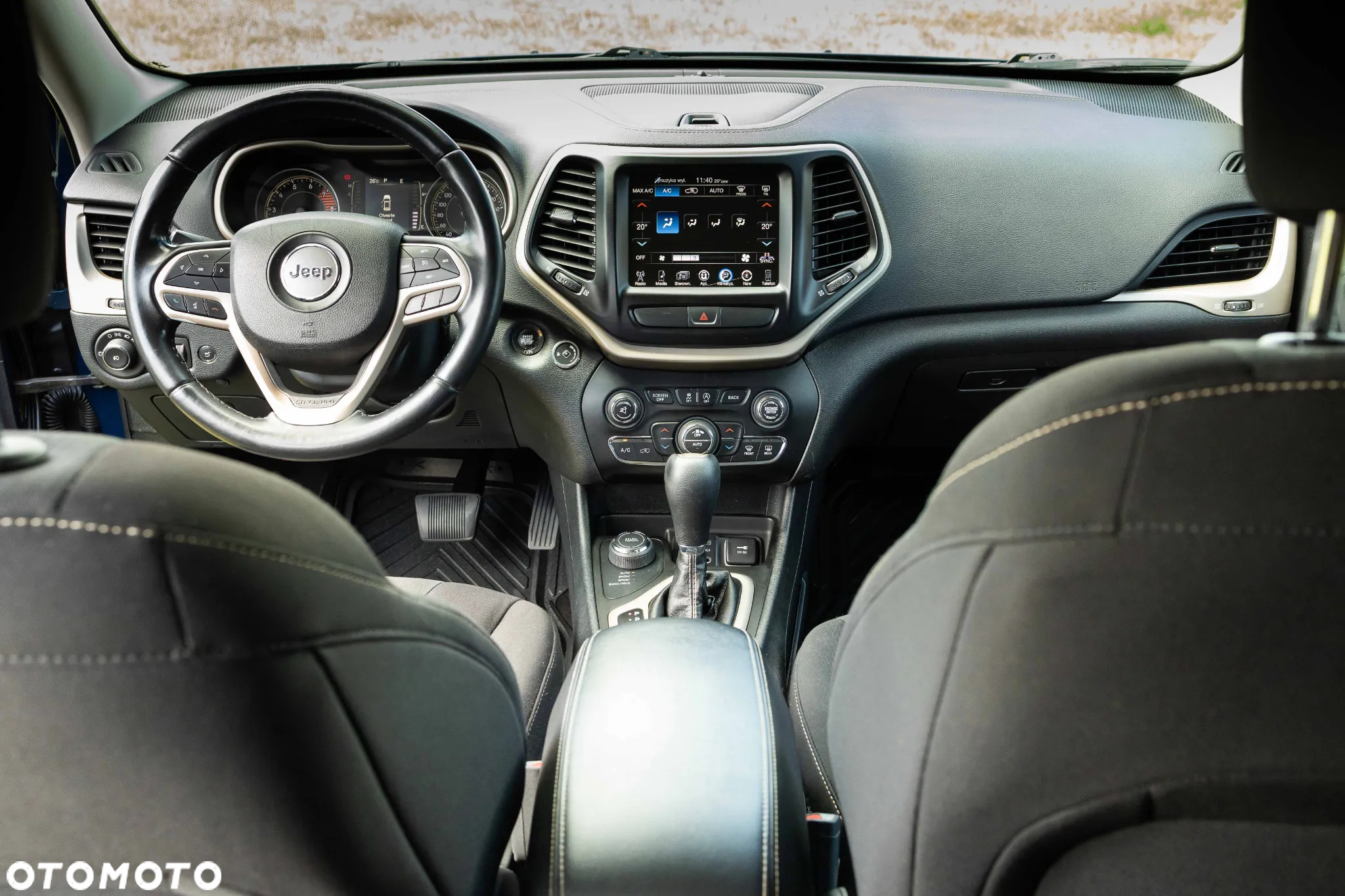 Jeep Cherokee - 12