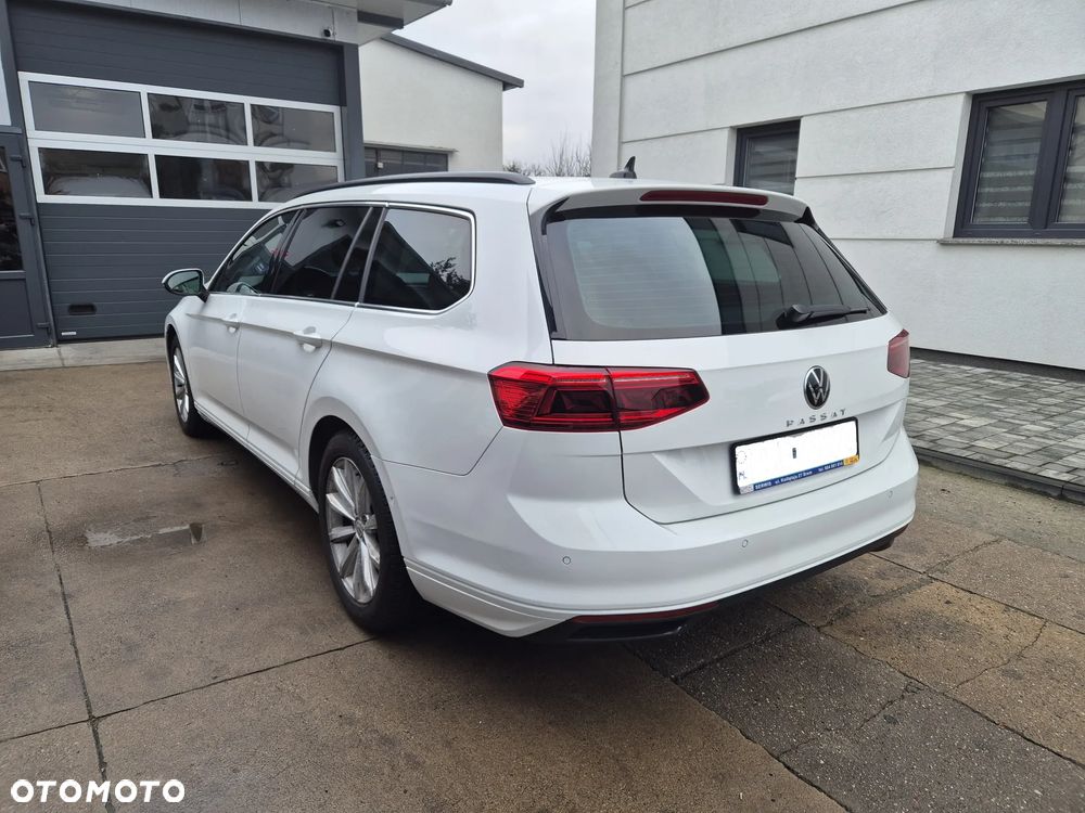 Volkswagen Passat Variant 2.0 TDI SCR DSG Business - 4