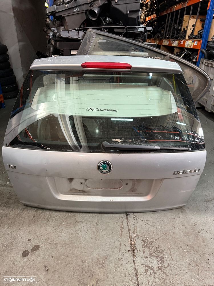 Tampa da Mala Skoda Octavia de 2011 - 1